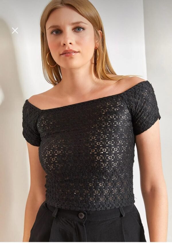 Lace Detail Crop - Image 11